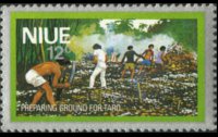 Niue 1978 - serie Attività locali - sfondo argento: 12 c