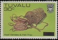Tuvalu 1983 - serie Artigianato: 30 c su 45 c